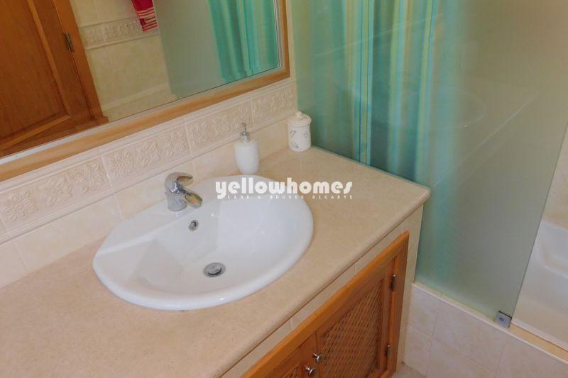 Charmosa moradia térrea com piscina e vista panorâmica em Boliqueime